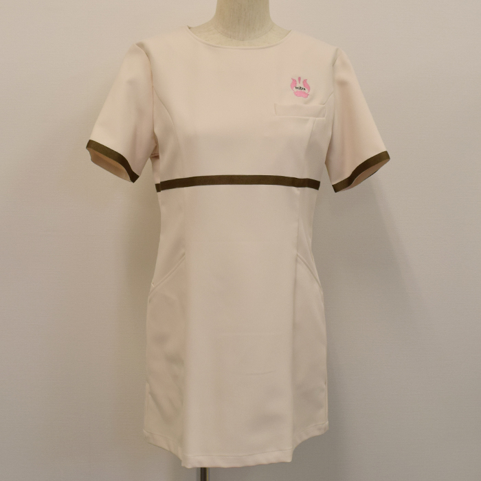 オリジナル制服製作実績 ロゴ刺繍 /20190716_mitra様/エステ、歯科、病院制服ユニフォーム　ロゴ刺繍・ネーム刺繍制作実績