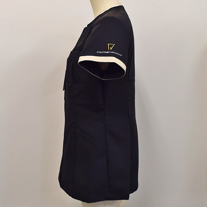 オリジナル制服製作実績 ロゴ刺繍 /20230826_とうかえでの道デンタルクリニック様/エステ、歯科、病院制服ユニフォーム　ロゴ刺繍・ネーム刺繍制作実績