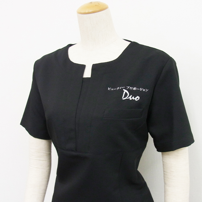 オリジナル制服製作実績 ロゴ刺繍 /ビューティープロデュオ様/エステ、歯科、病院制服ユニフォーム　ロゴ刺繍・ネーム刺繍制作実績