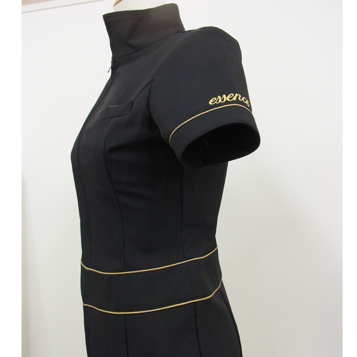 オリジナル制服製作実績 ロゴ刺繍 /ESSENCE様/エステ、歯科、病院制服ユニフォーム　ロゴ刺繍・ネーム刺繍制作実績