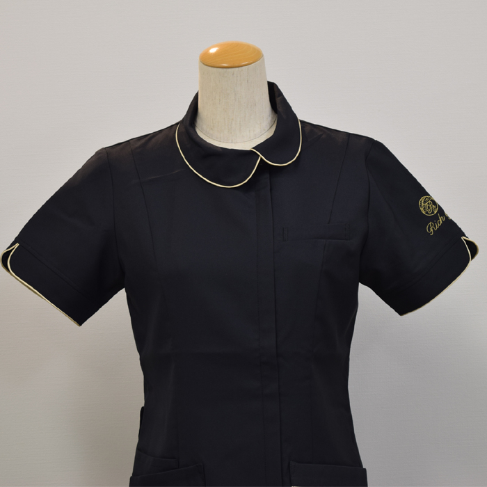 オリジナル制服製作実績 ロゴ刺繍 /Rich eye様/エステ、歯科、病院制服ユニフォーム　ロゴ刺繍・ネーム刺繍制作実績