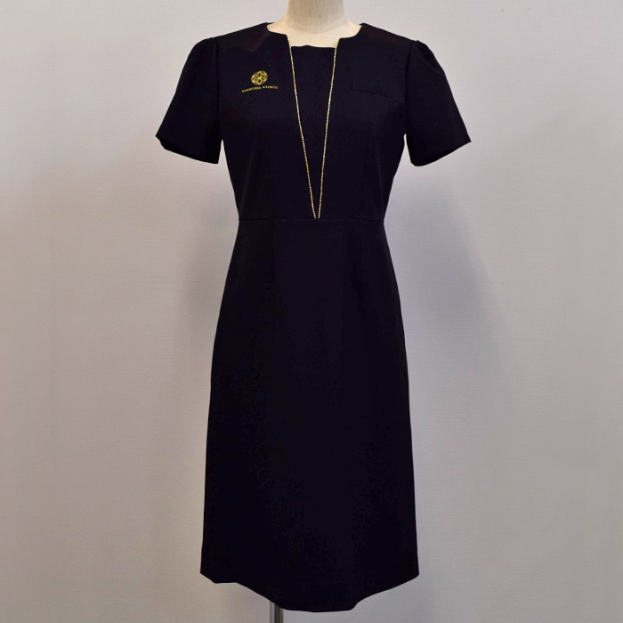 オリジナル制服製作実績 ロゴ刺繍 /20240408_BIGWELL様/エステ、歯科、病院制服ユニフォーム　ロゴ刺繍・ネーム刺繍制作実績