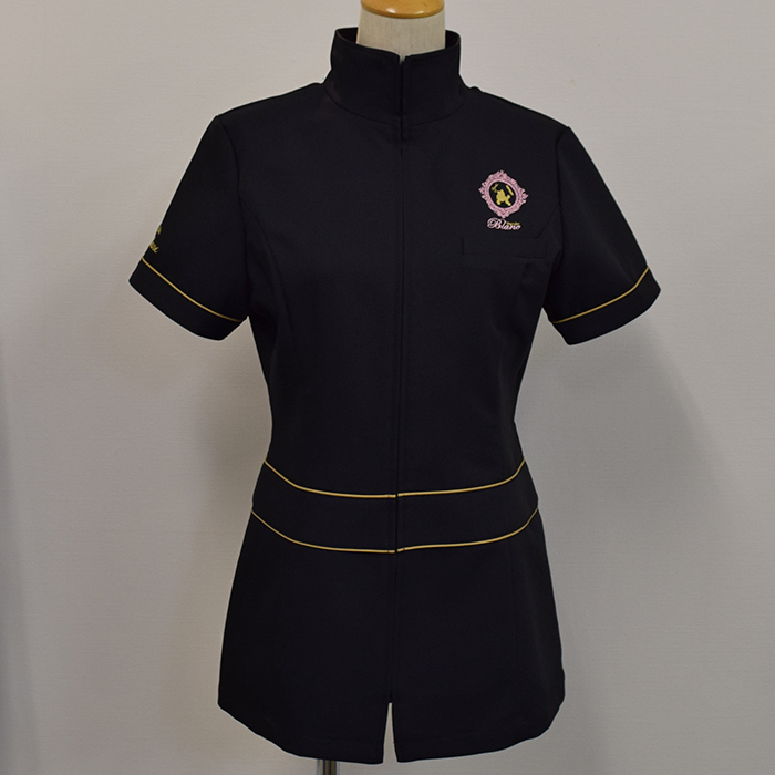 オリジナル制服製作実績 ロゴ刺繍 /ドッグサロン ブラン様/エステ、歯科、病院制服ユニフォーム　ロゴ刺繍・ネーム刺繍制作実績