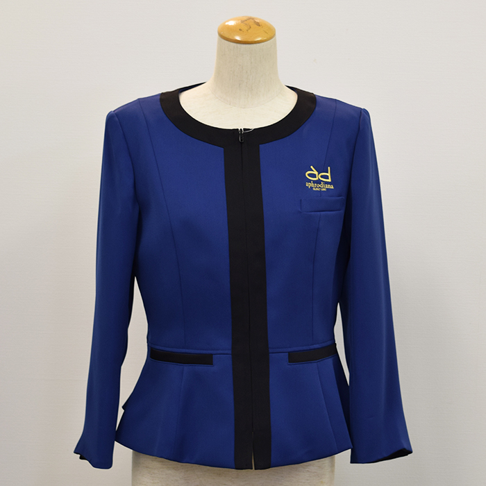 オリジナル制服製作実績 ロゴ刺繍 /株式会社ichie様/エステ、歯科、病院制服ユニフォーム　ロゴ刺繍・ネーム刺繍制作実績