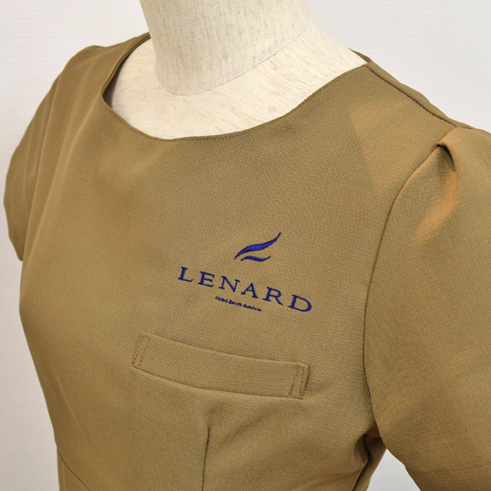 オリジナル制服製作実績 ロゴ刺繍 /レナード株式会社/エステ、歯科、病院制服ユニフォーム　ロゴ刺繍・ネーム刺繍制作実績