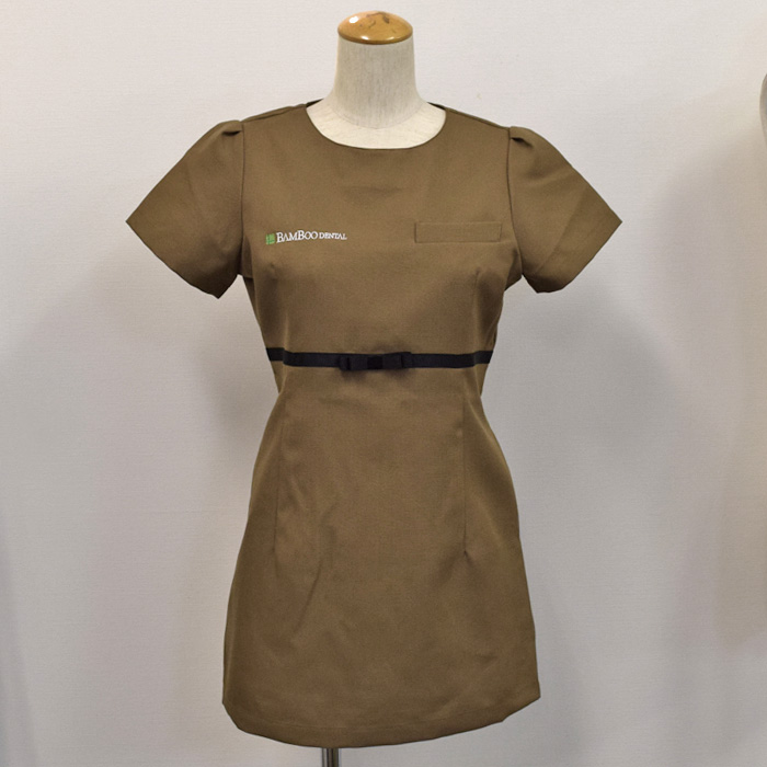 オリジナル制服製作実績 ロゴ刺繍 /バンブーデンタルクリニック様/エステ、歯科、病院制服ユニフォーム　ロゴ刺繍・ネーム刺繍制作実績