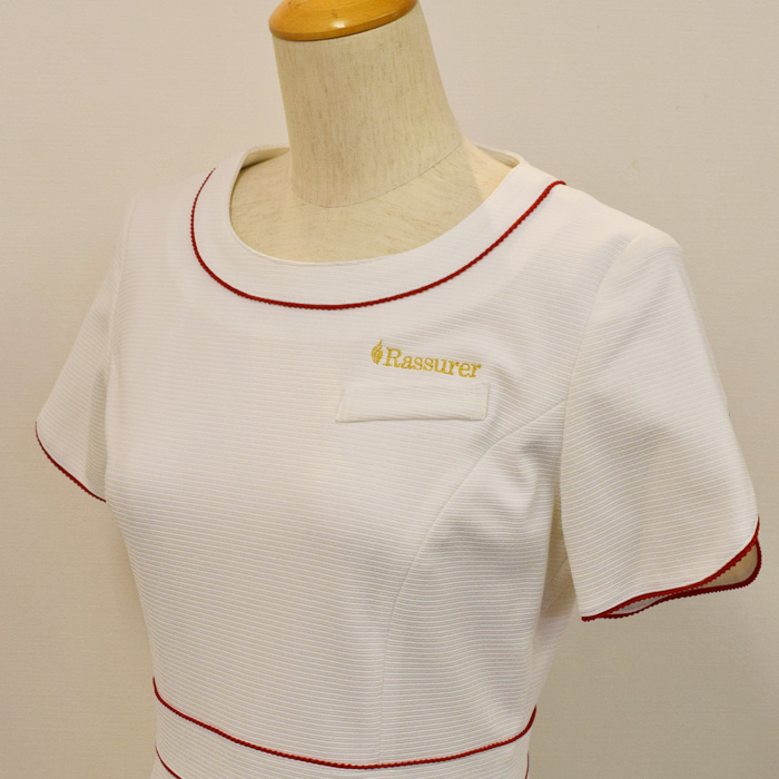 オリジナル制服製作実績 ロゴ刺繍 /株式会社ラシュレ様/エステ、歯科、病院制服ユニフォーム　ロゴ刺繍・ネーム刺繍制作実績