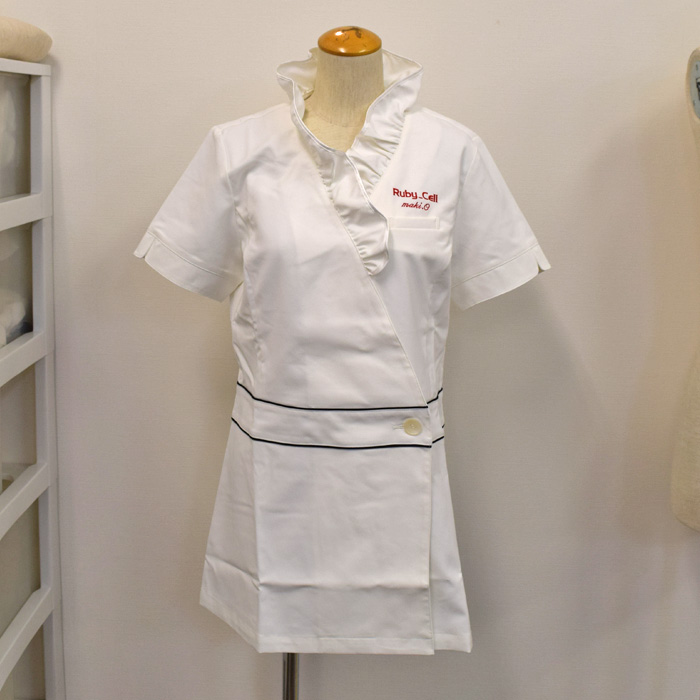 オリジナル制服製作実績 ロゴ刺繍 /RUBYCELL様/エステ、歯科、病院制服ユニフォーム　ロゴ刺繍・ネーム刺繍制作実績