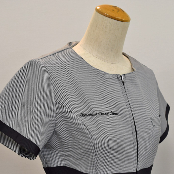 オリジナル制服製作実績 ロゴ刺繍 /冨森歯科医院様/エステ、歯科、病院制服ユニフォーム　ロゴ刺繍・ネーム刺繍制作実績