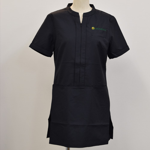 オリジナル制服製作実績 ロゴ刺繍 /DIARich様/エステ、歯科、病院制服ユニフォーム　ロゴ刺繍・ネーム刺繍制作実績
