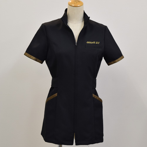 オリジナル制服製作実績 ロゴ刺繍 /シンデンタルクリニック様/エステ、歯科、病院制服ユニフォーム　ロゴ刺繍・ネーム刺繍制作実績