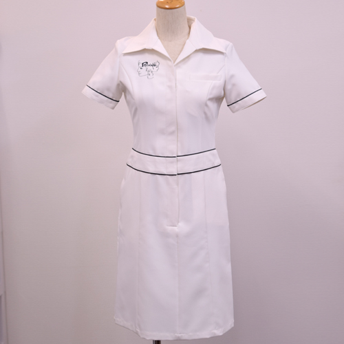オリジナル制服製作実績 ロゴ刺繍 /Puuwai様/エステ、歯科、病院制服ユニフォーム　ロゴ刺繍・ネーム刺繍制作実績
