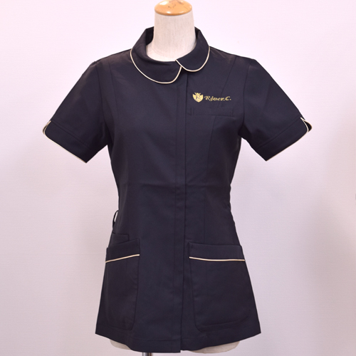 オリジナル制服製作実績 ロゴ刺繍 /レーヴクリニック様/エステ、歯科、病院制服ユニフォーム　ロゴ刺繍・ネーム刺繍制作実績