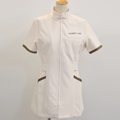 オリジナル制服製作実績 ロゴ刺繍 /都賀デンタルクリニック様/エステ、歯科、病院制服ユニフォーム　ロゴ刺繍・ネーム刺繍制作実績