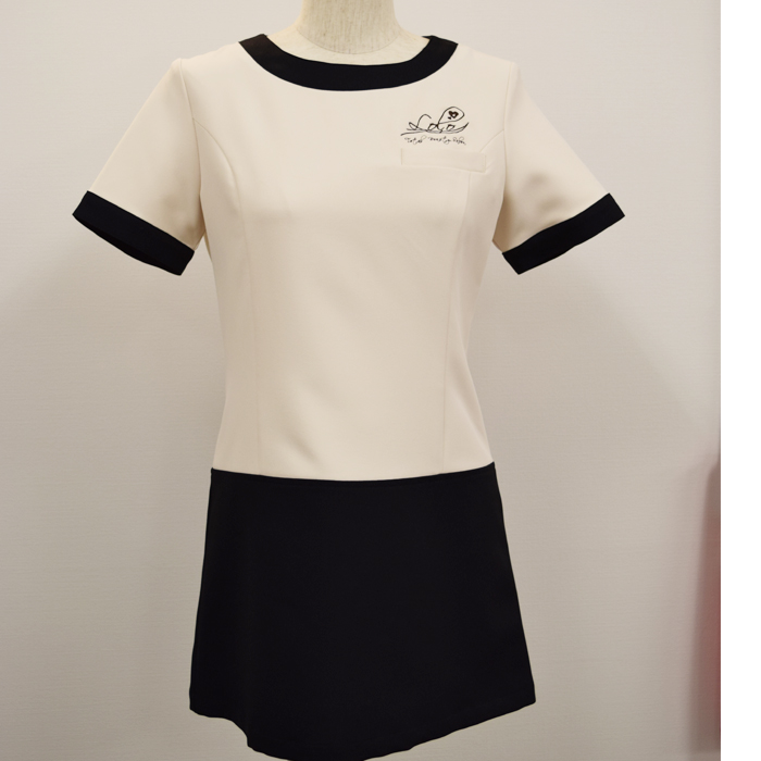 オリジナル制服製作実績 ロゴ刺繍 /トータルビューティーLOLO様/エステ、歯科、病院制服ユニフォーム　ロゴ刺繍・ネーム刺繍制作実績