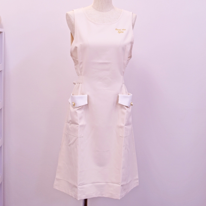 オリジナル制服製作実績 ロゴ刺繍　BIJOU様/エステ、歯科、病院制服ユニフォーム　ロゴ刺繍・ネーム刺繍制作実績