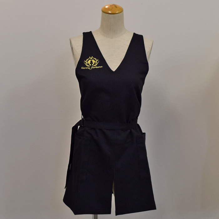 オリジナル制服製作実績 ロゴ刺繍　株式会社minmi様/エステ、歯科、病院制服ユニフォーム　ロゴ刺繍・ネーム刺繍制作実績