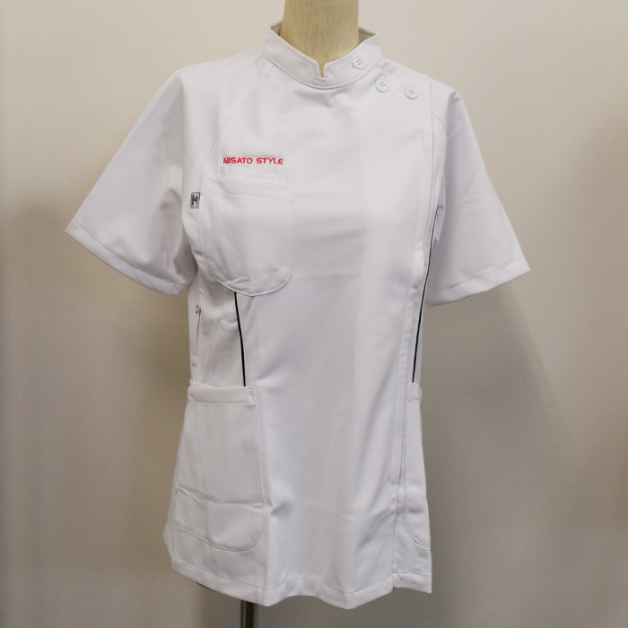オリジナル制服製作実績 ロゴ刺繍 /20220117_QUEEN様/エステ、歯科、病院制服ユニフォーム　ロゴ刺繍・ネーム刺繍制作実績