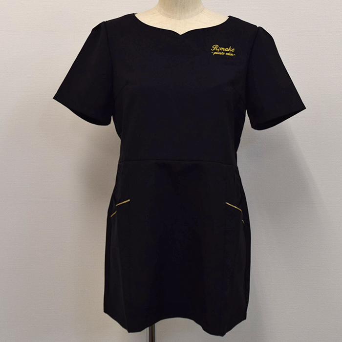 オリジナル制服製作実績 ロゴ刺繍 /20240107_Rmake privatesalon様/エステ、歯科、病院制服ユニフォーム　ロゴ刺繍・ネーム刺繍制作実績