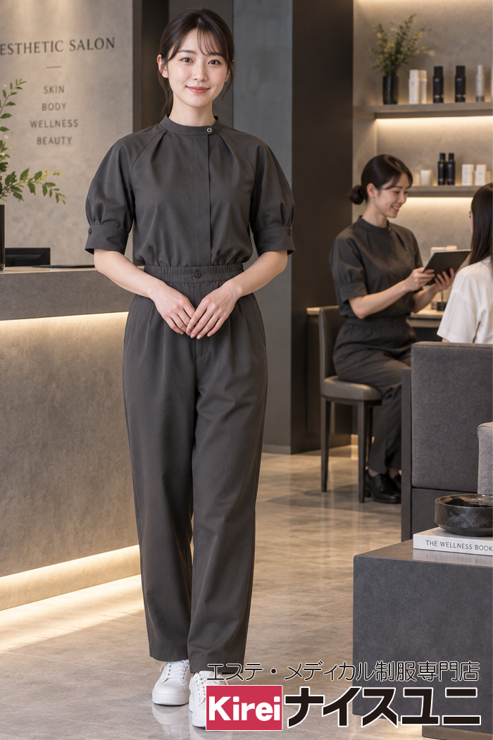 ダークグレーで魅せるスタイリッシュエステサロン制服｜おしゃれなセットアップ｜エステサロン制服はコーデから選ぶ【ec0054】