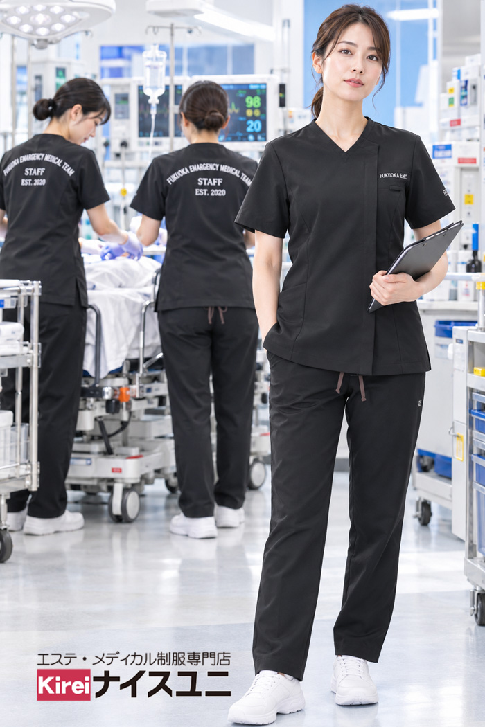 救命救急センターの看護師制服｜チャコールブラックで魅せる上品でエレガントなチームスクラブ｜エステ・歯科・病院ユニフォームはコーディネートから選ぶ-エステクリニック制服専門店ナイスユニ【mxc0031】