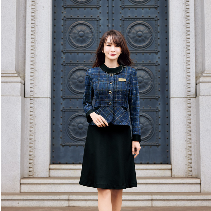 【受付・おもてなし・事務】特別なクラス感でおもてなしブルーチェックソフトジャケット【女性用】　モデル着用イメージ