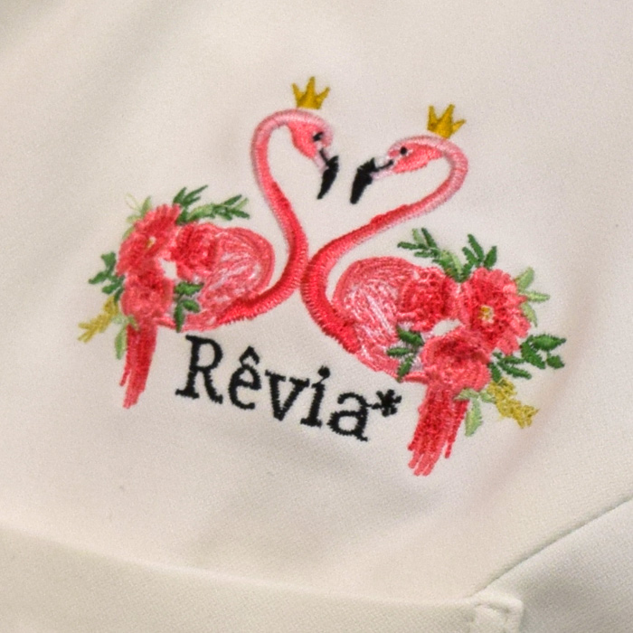 エステ、歯科、病院制服刺繍実績　Revia様(チュニック　ロゴ刺繍)